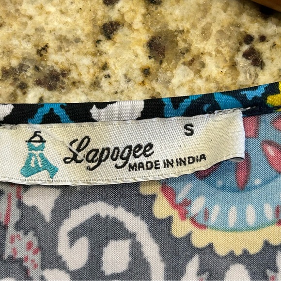 Lapogee women’s size S Vibrant bell Sleeve Patterned maxi Dress with red details - Picture 4 of 6